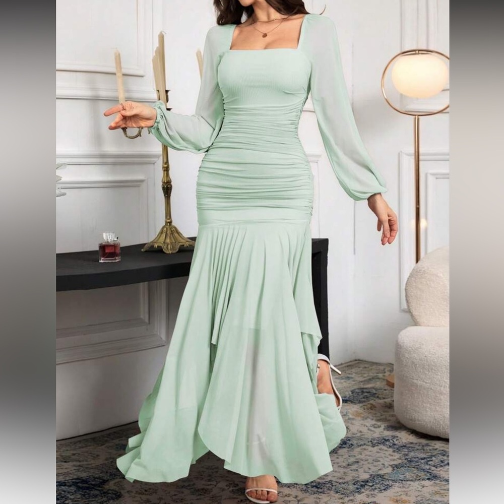 Elegant Lavender Evening Gown - Picture 13 of 16
